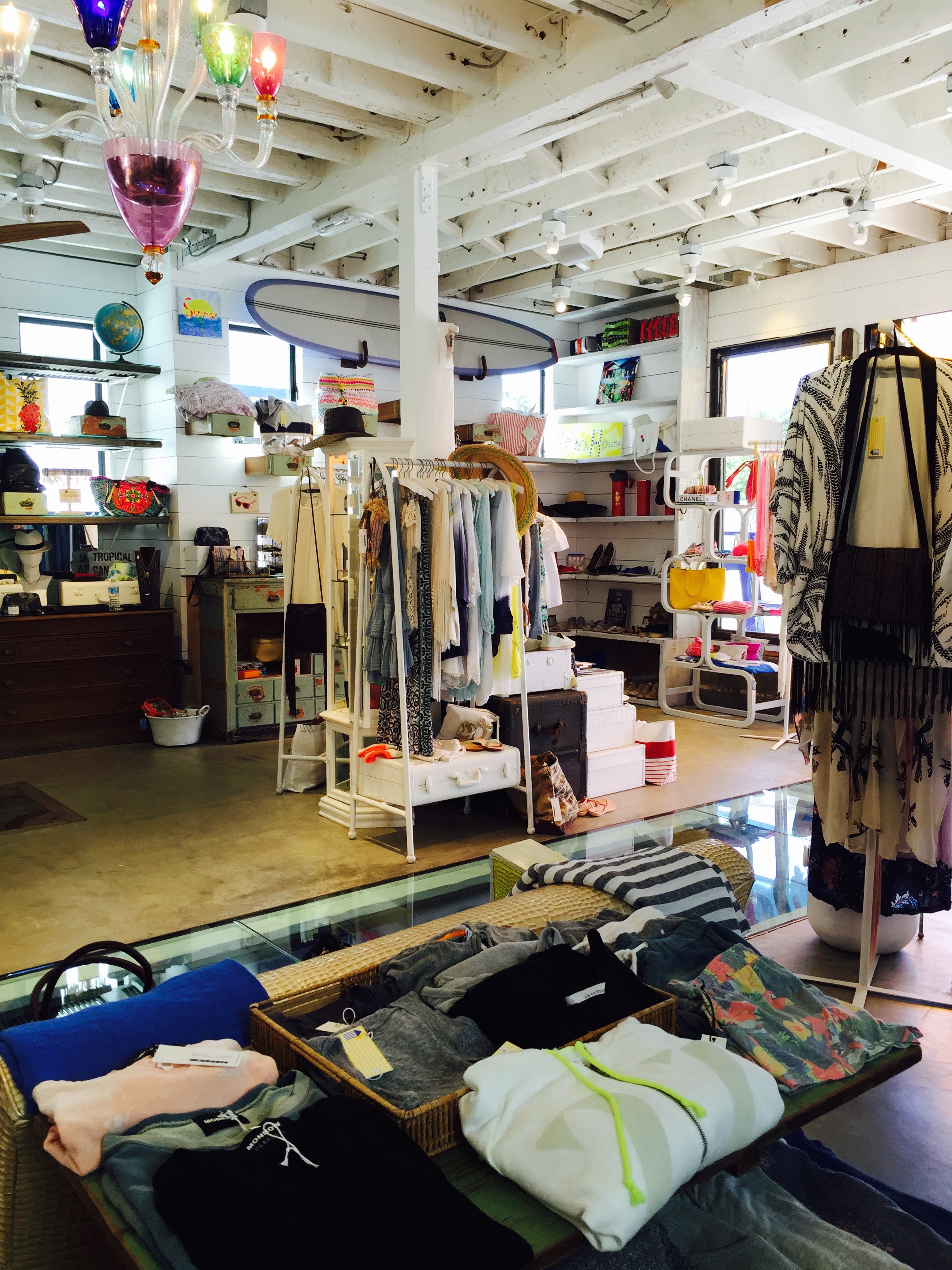 Last summer I visited Montauk, and I fell in love with the "Hampton's lifestyle " and even though I lived on the West coast, there is a unique and refined pleasure about the East coast. Beach House Brand is a well-curated boutique that has blended the styles altogether , so you get the best of both coast right here. 