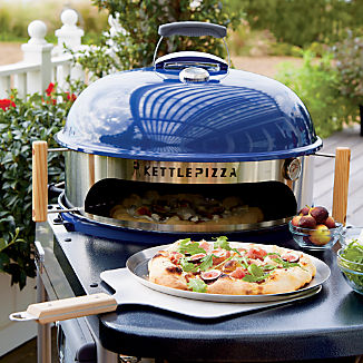 kettle-pizza-deluxe-usa-pizza-oven-kit.jpg