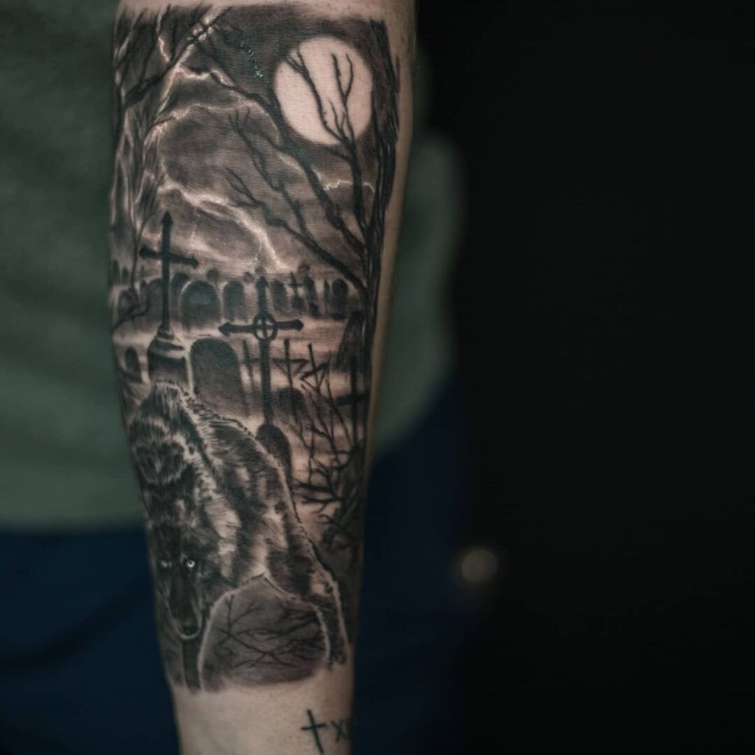 Looking for a skull blended in with treelinegraveyard imagery for a  forearm tattoo Skull preferably up top Any ideas  rDrawMyTattoo