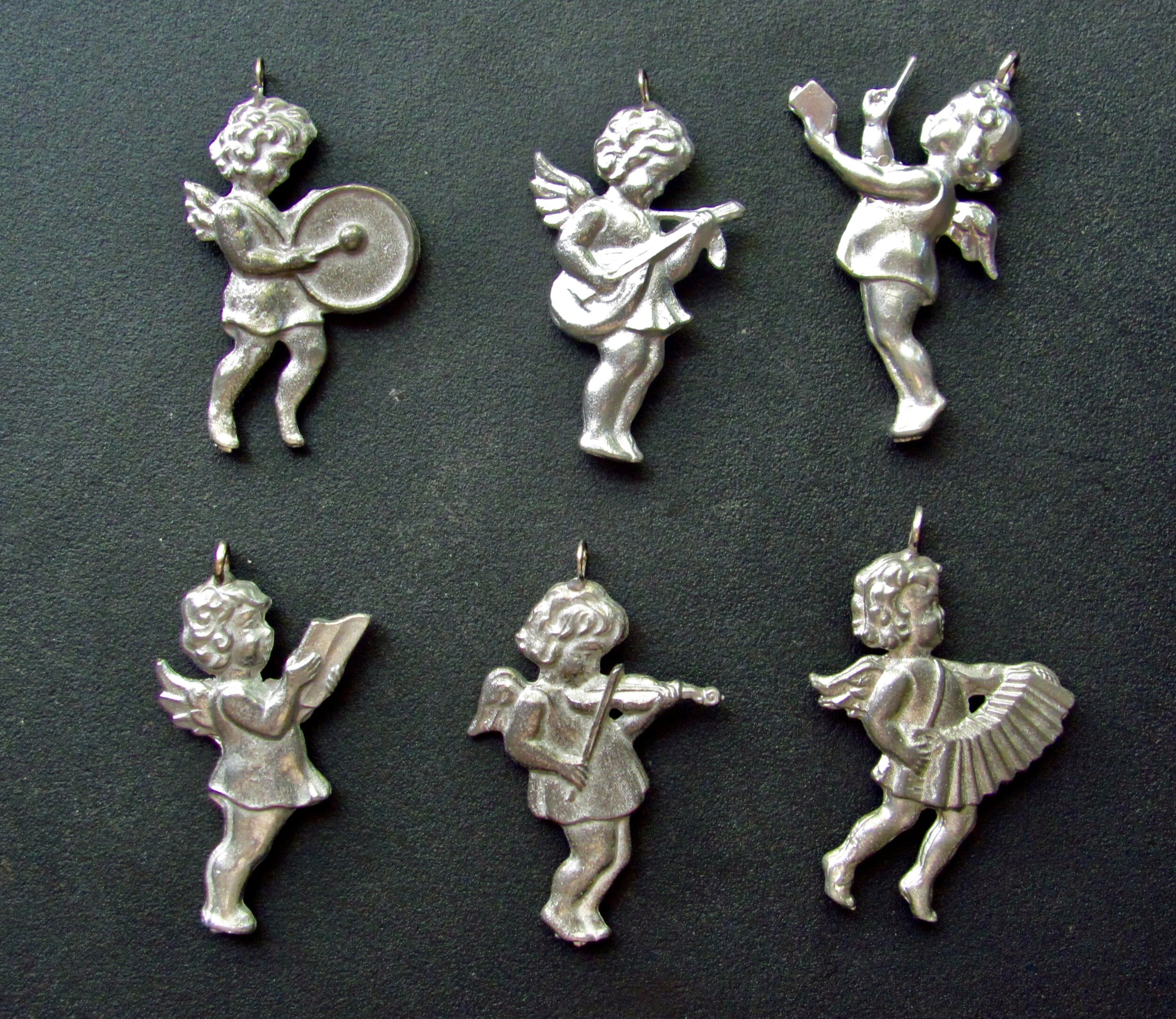  11- Angel with rum  12- Angel with lute  13- Angel conducting  14- Angel singing  15- Angel with violin  16- Angel with accordion   