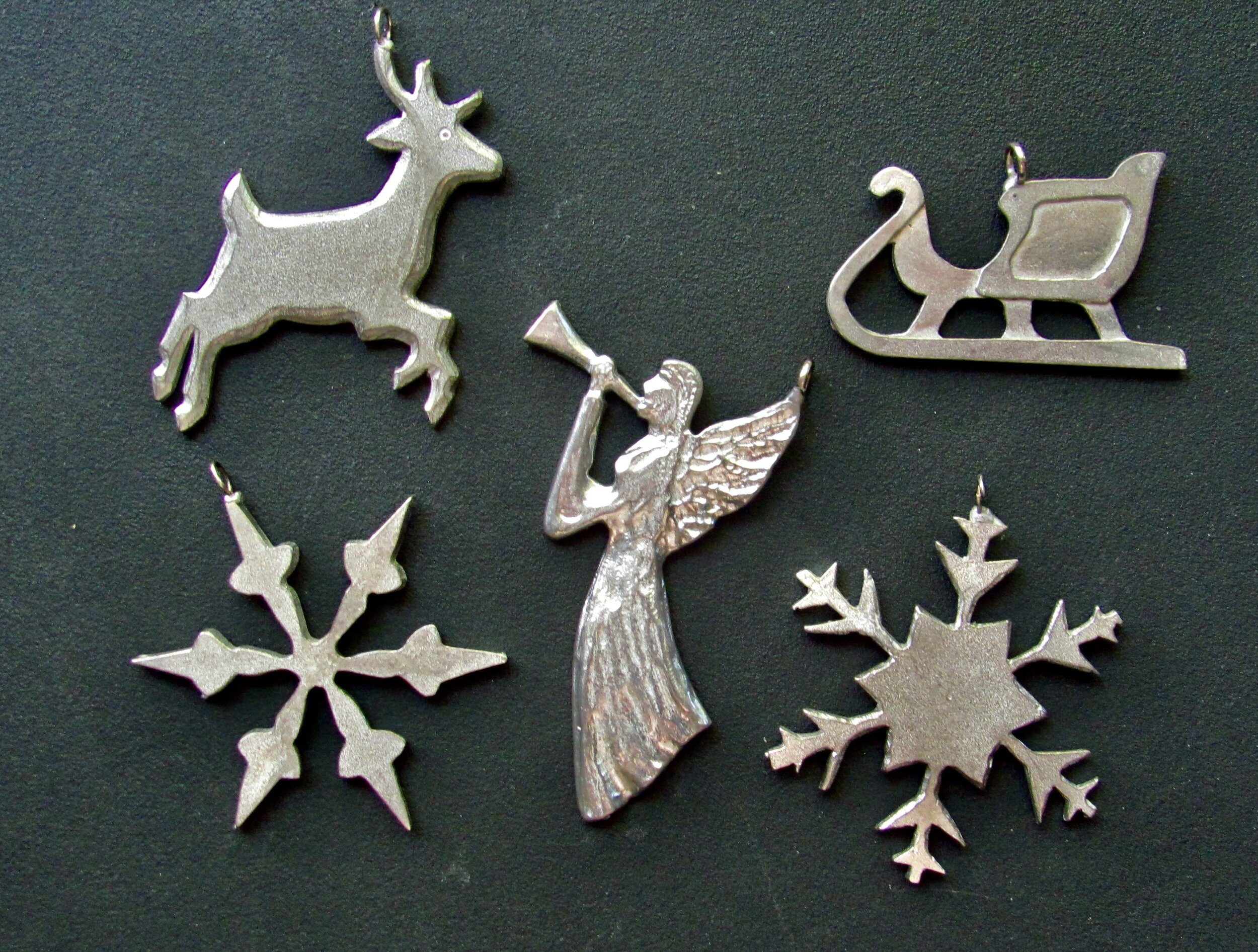  17- Reindeer   18- Sled  19- Star snowflake  20- Angel with horn  21- Snowflake 