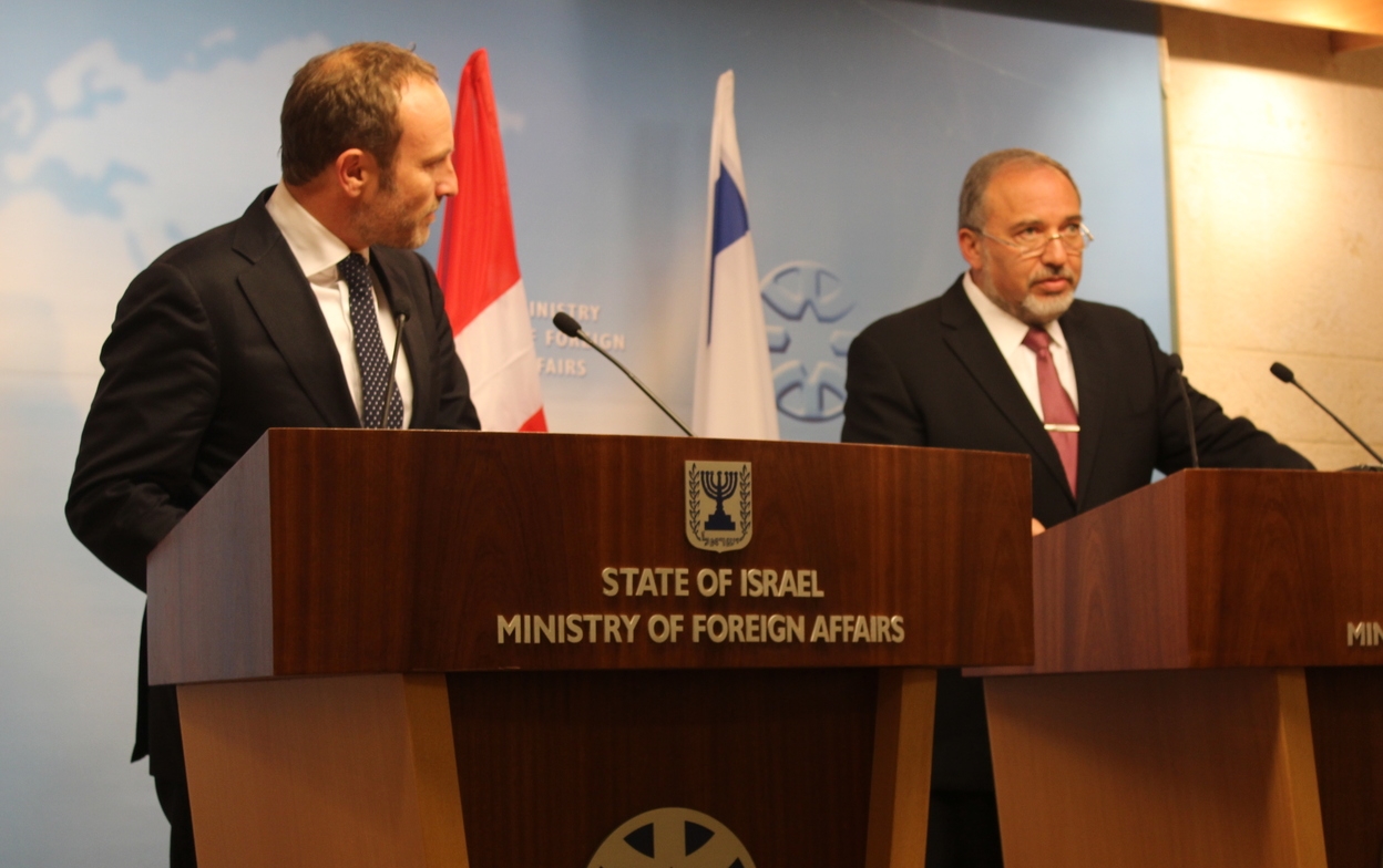 Den danske udenrigsminister, Martin Lidegaard, sammen med sin israelske kollega, Avigdor Lieberman i Jerusalem. Foto: Lena Odgaard
