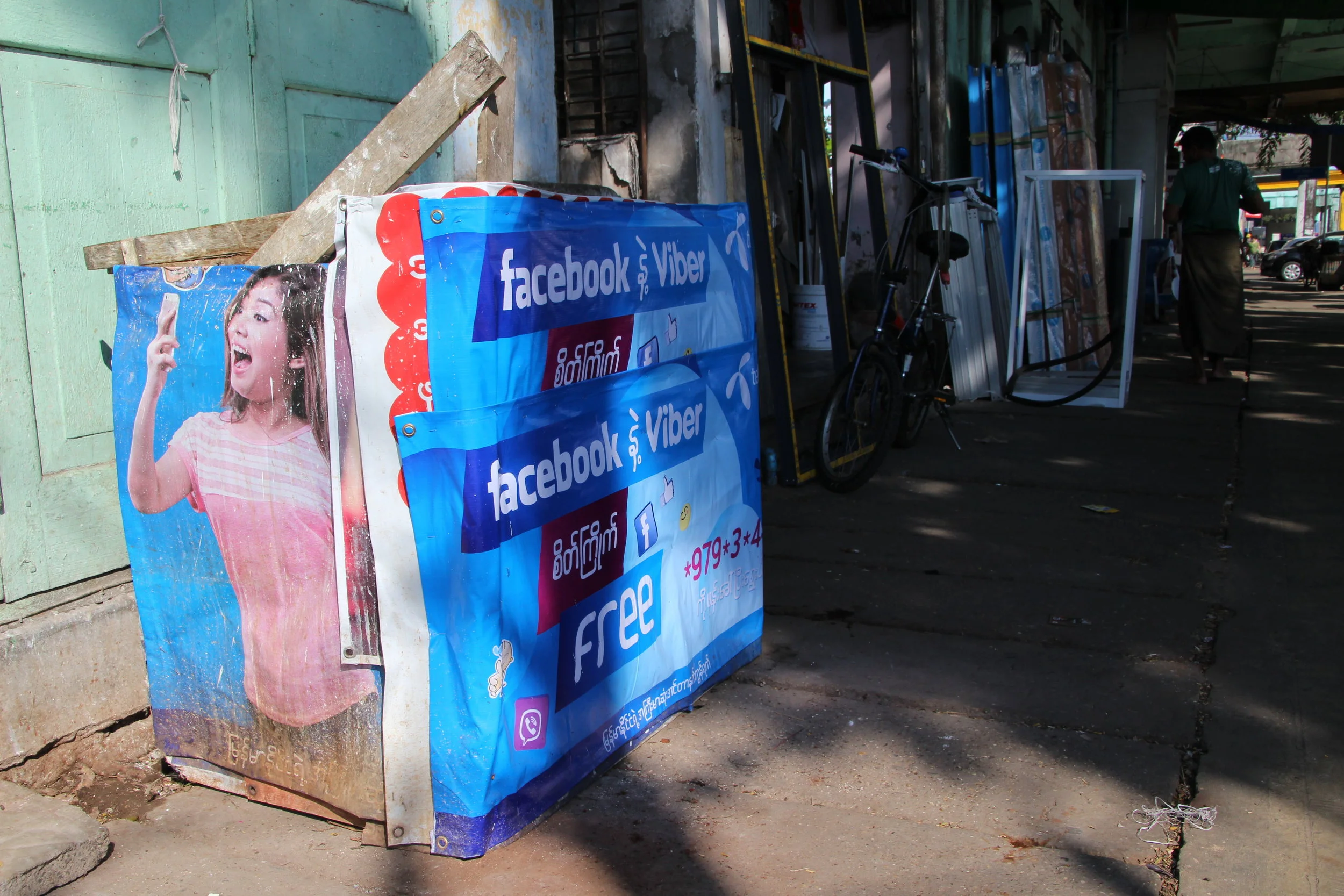 free facebook sign.JPG