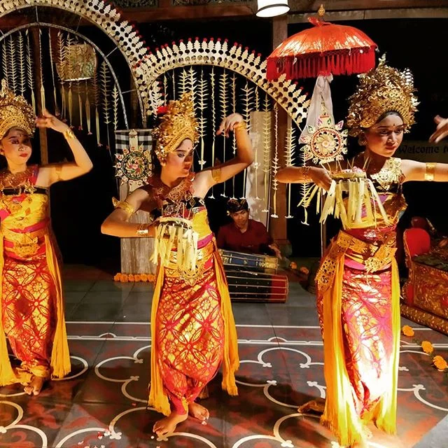 Everything is a controlled movement in #Balinesedance - from the movement of the eyes to the tip of the toes and fingers. Pretty fascinating! #discoverBali #exploringBali #worldtraveler #dance #Bali