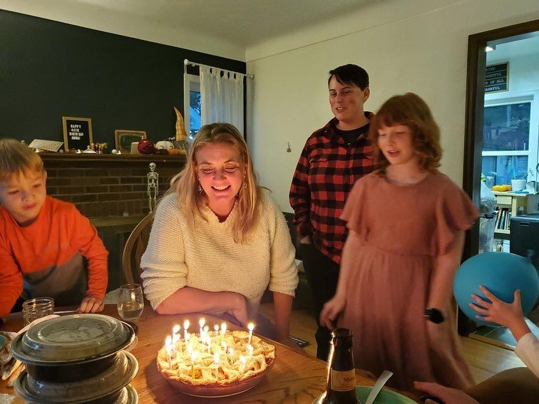 44 in &lsquo;22! Has a nice ring to it. 
Had an amazing weekend with good friends and many surprises. Like my favorite apple pie dropped off fresh by neighbor friends, music at a winery and kids running around and delicious dinner. And of course many