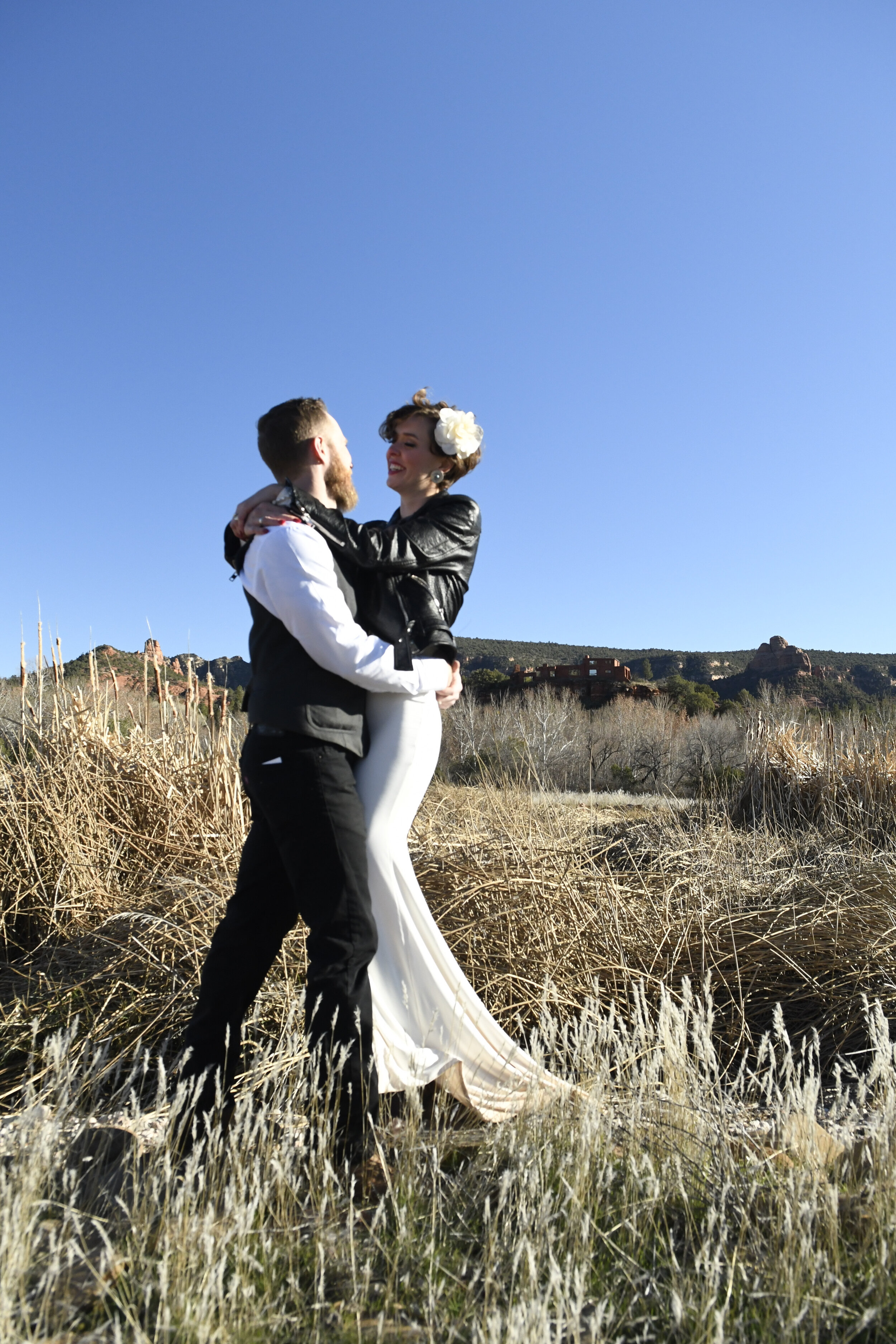  A desert wedding. Gratis Projects.   