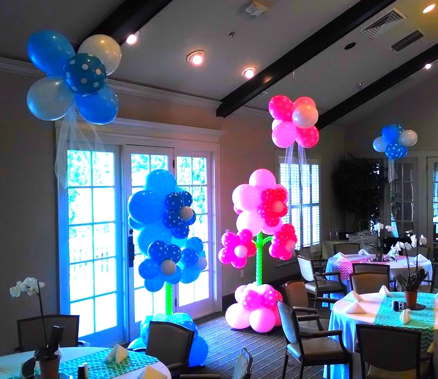 Balloon decorations for a gender reveal party