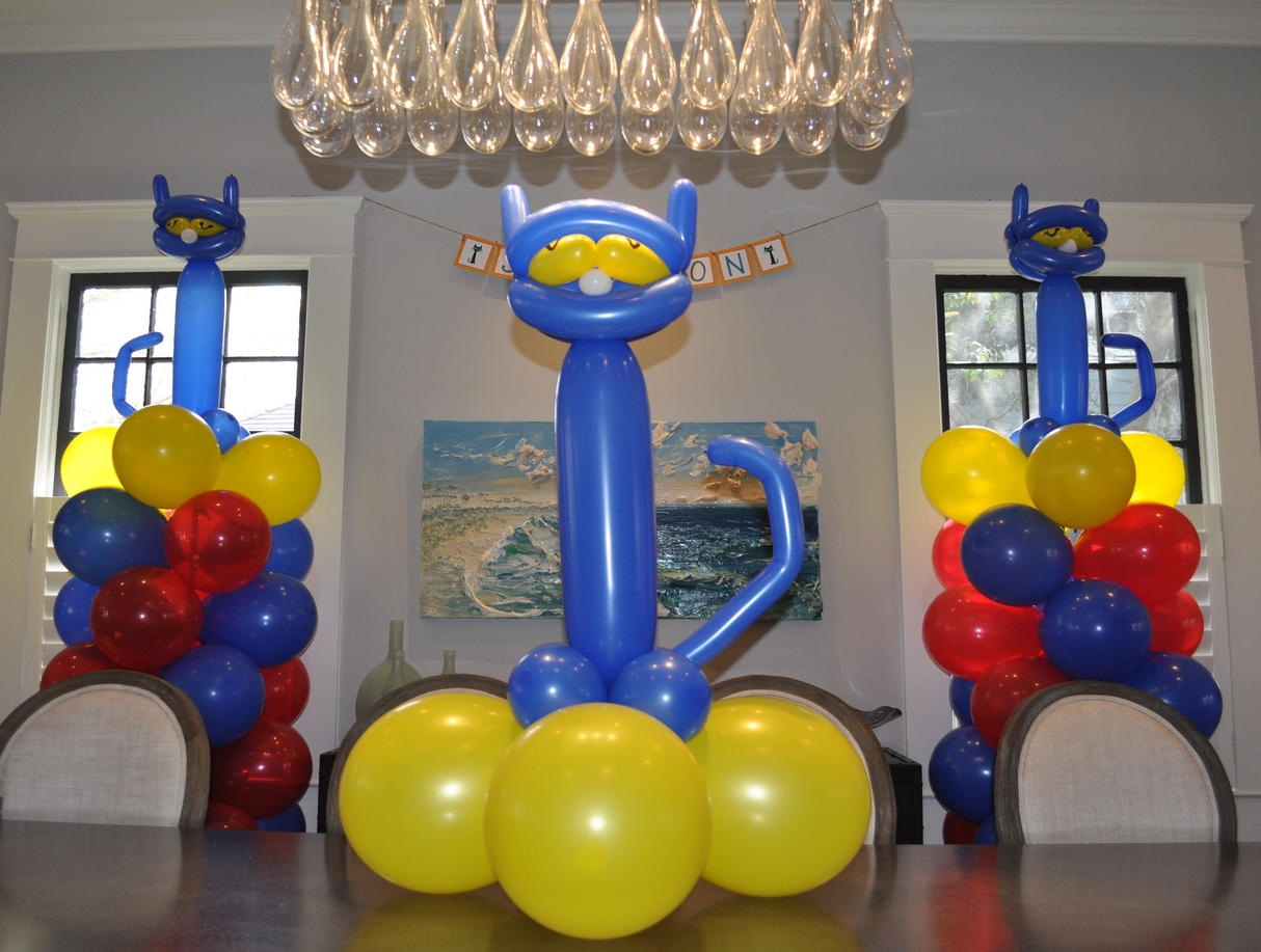 Balloon decorations for a Pete the Cat birthday party
