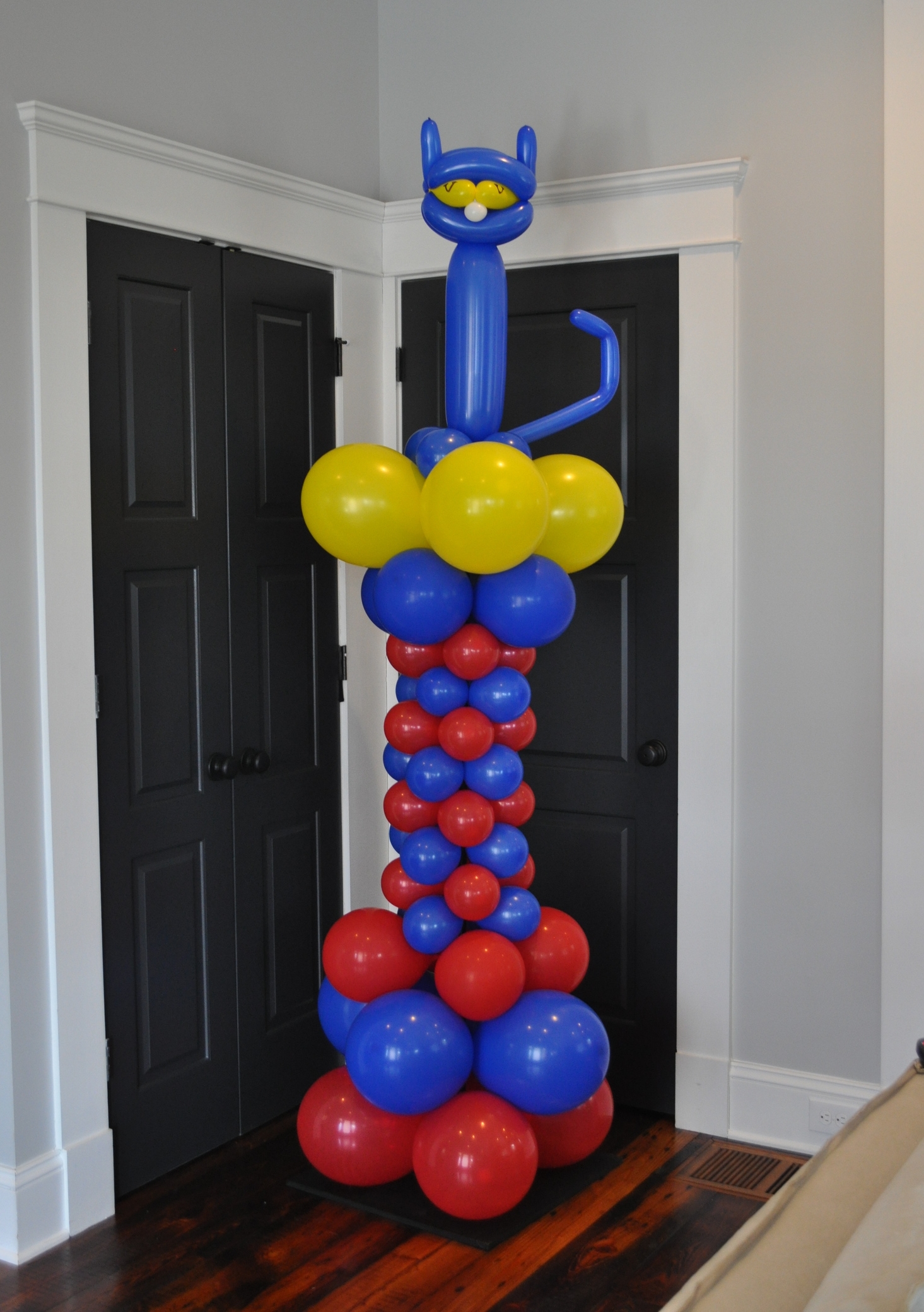 Balloon column for Pete the Cat themed birthday party