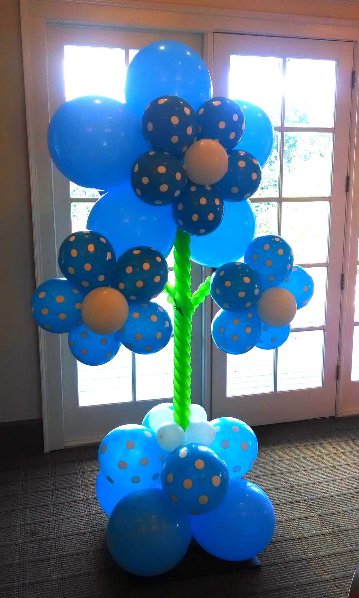 Blue balloon flower for a gender reveal party
