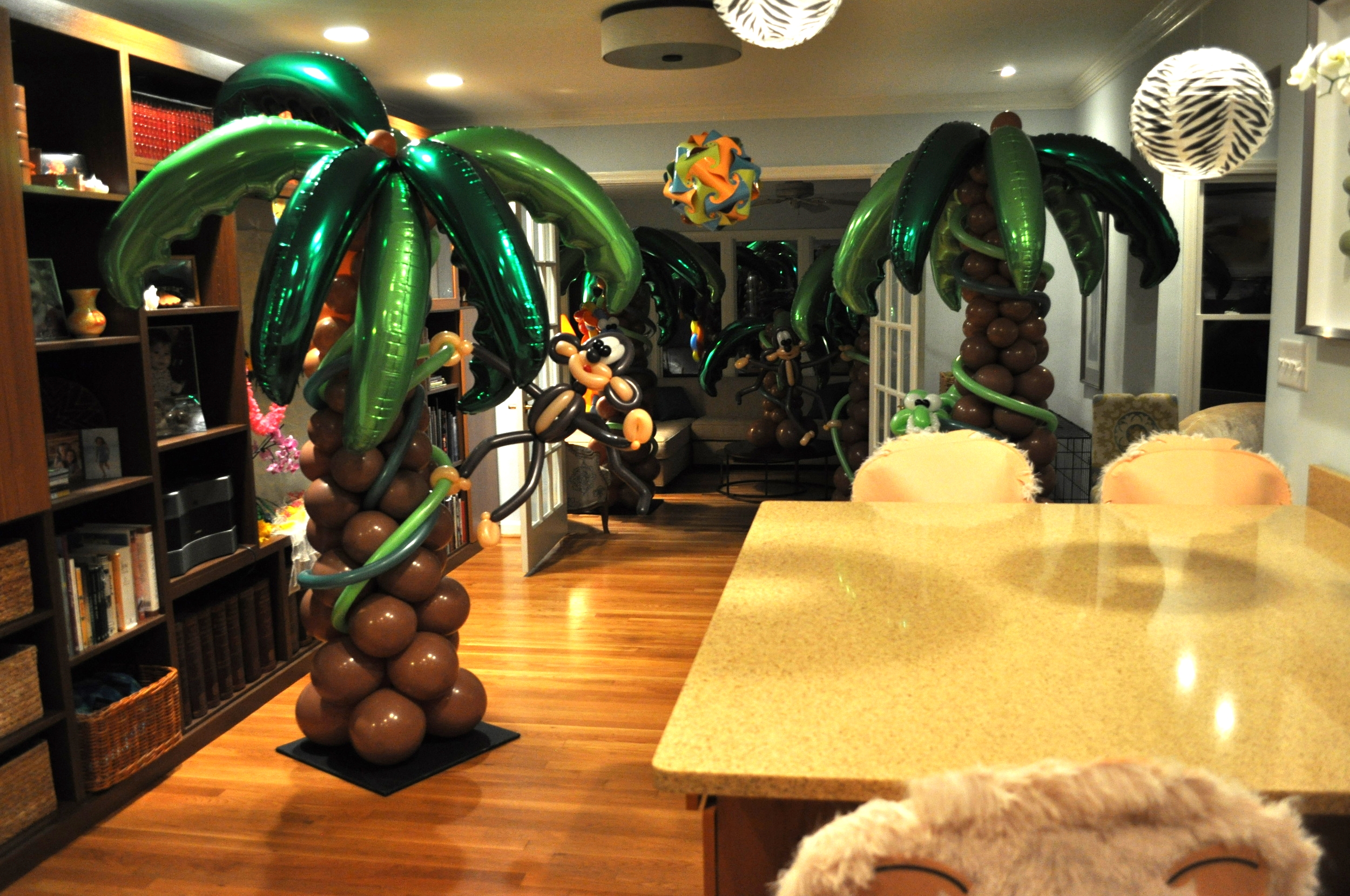 Jungle themed birthday party balloons