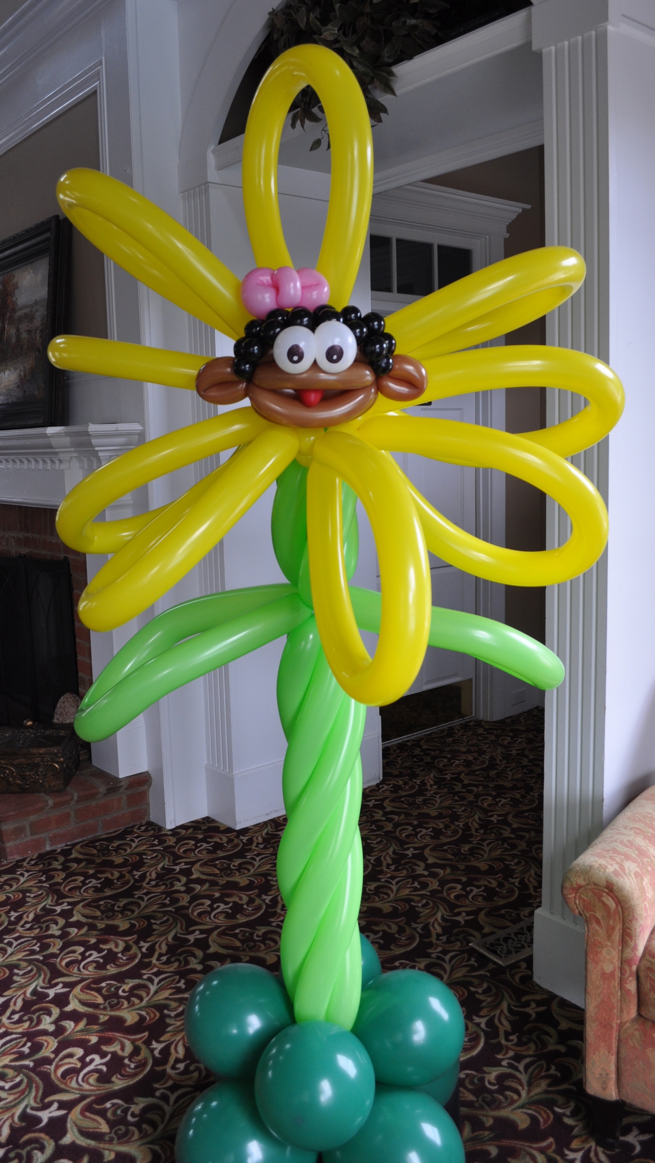 Alice in wonderland balloon yellow talking flower