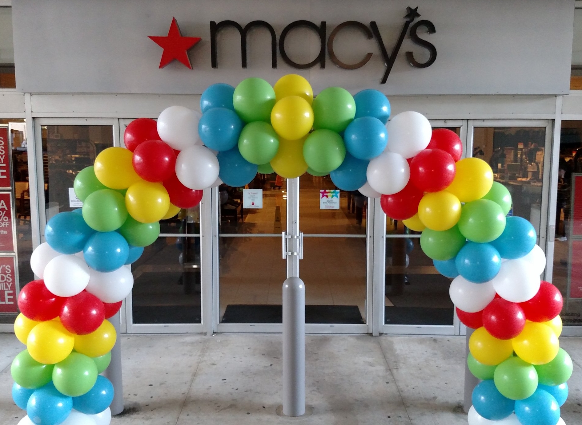 Macy's balloon arch
