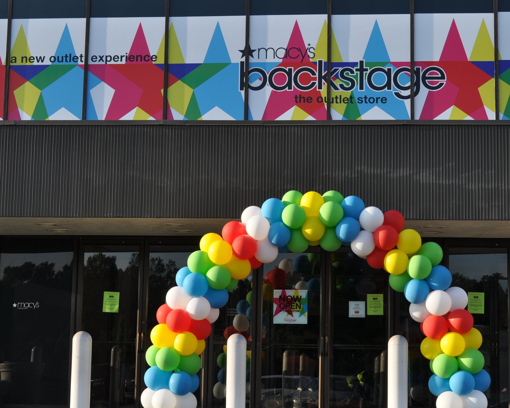 Macy's backstage balloon arch