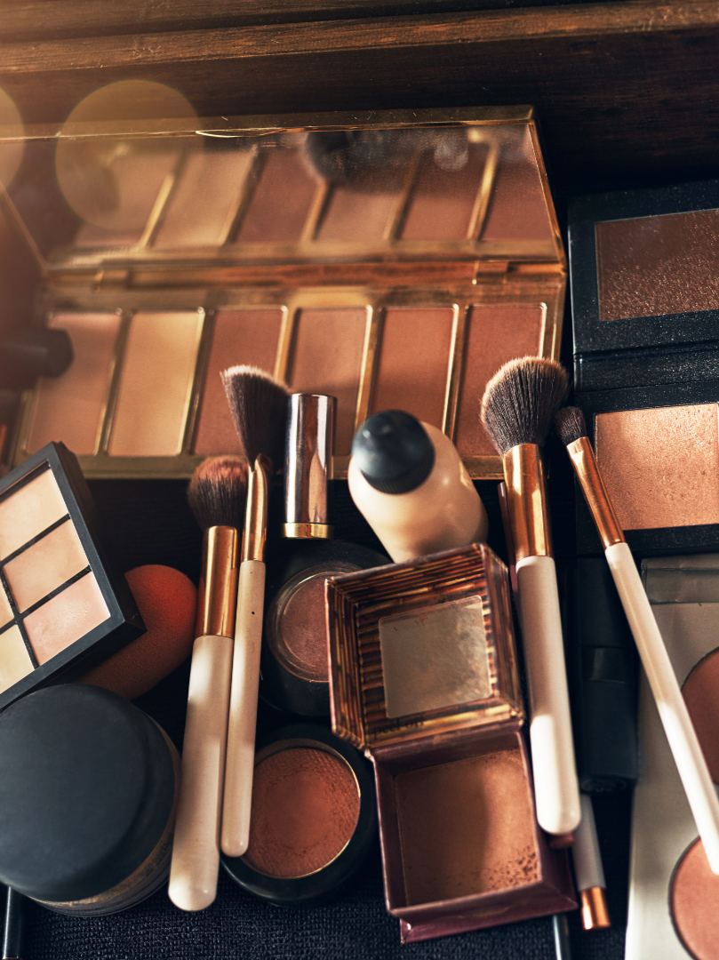 Makeup Artist Essential Beauty Kit.