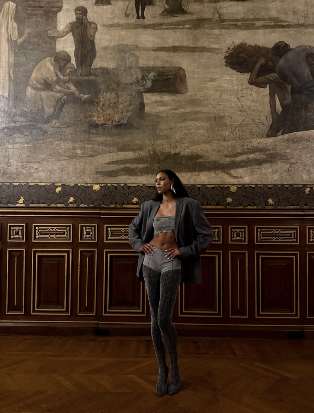 On-location effortless glam for Olivia Nelson in Paris.