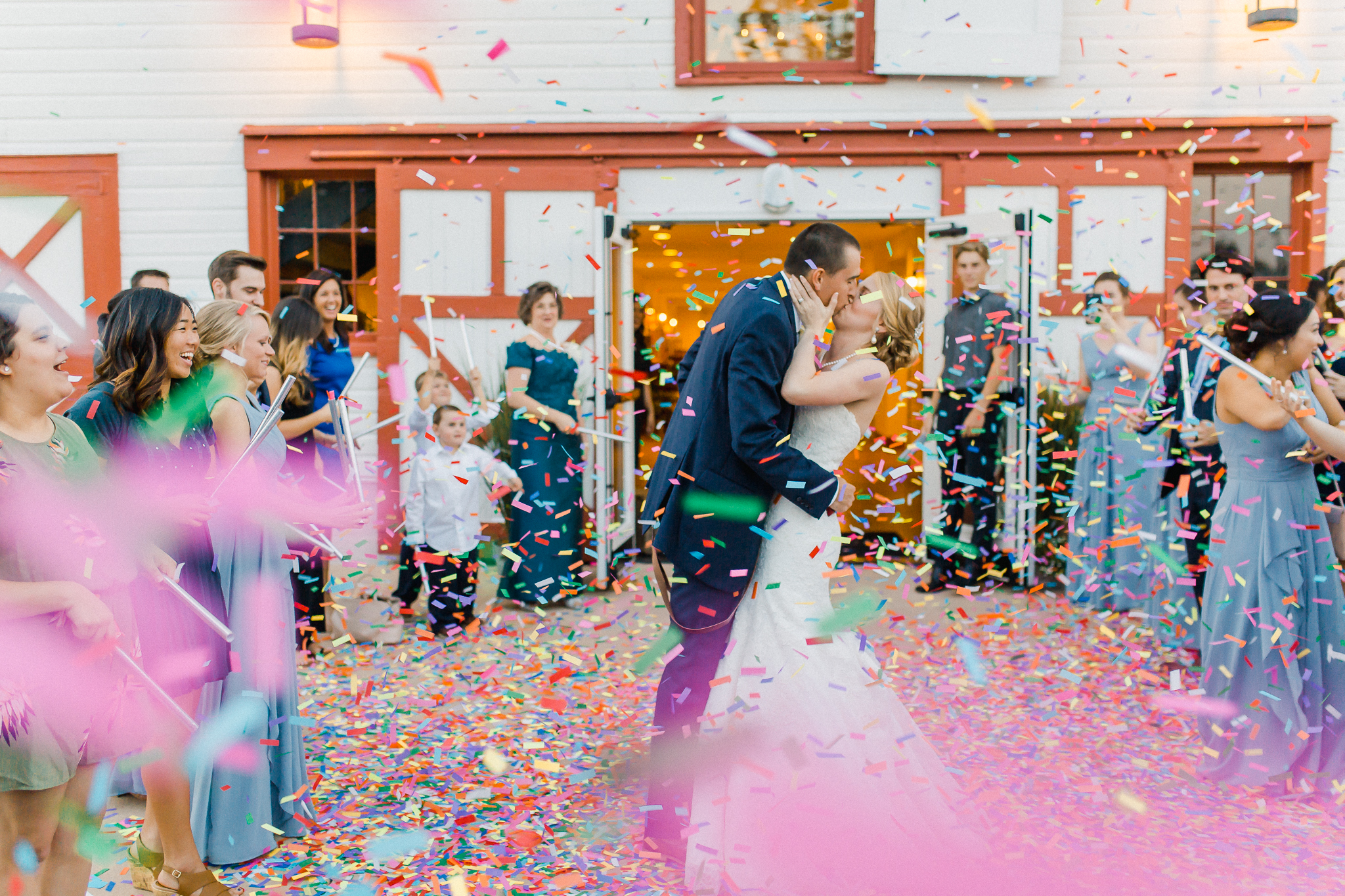confetti wedding exit
