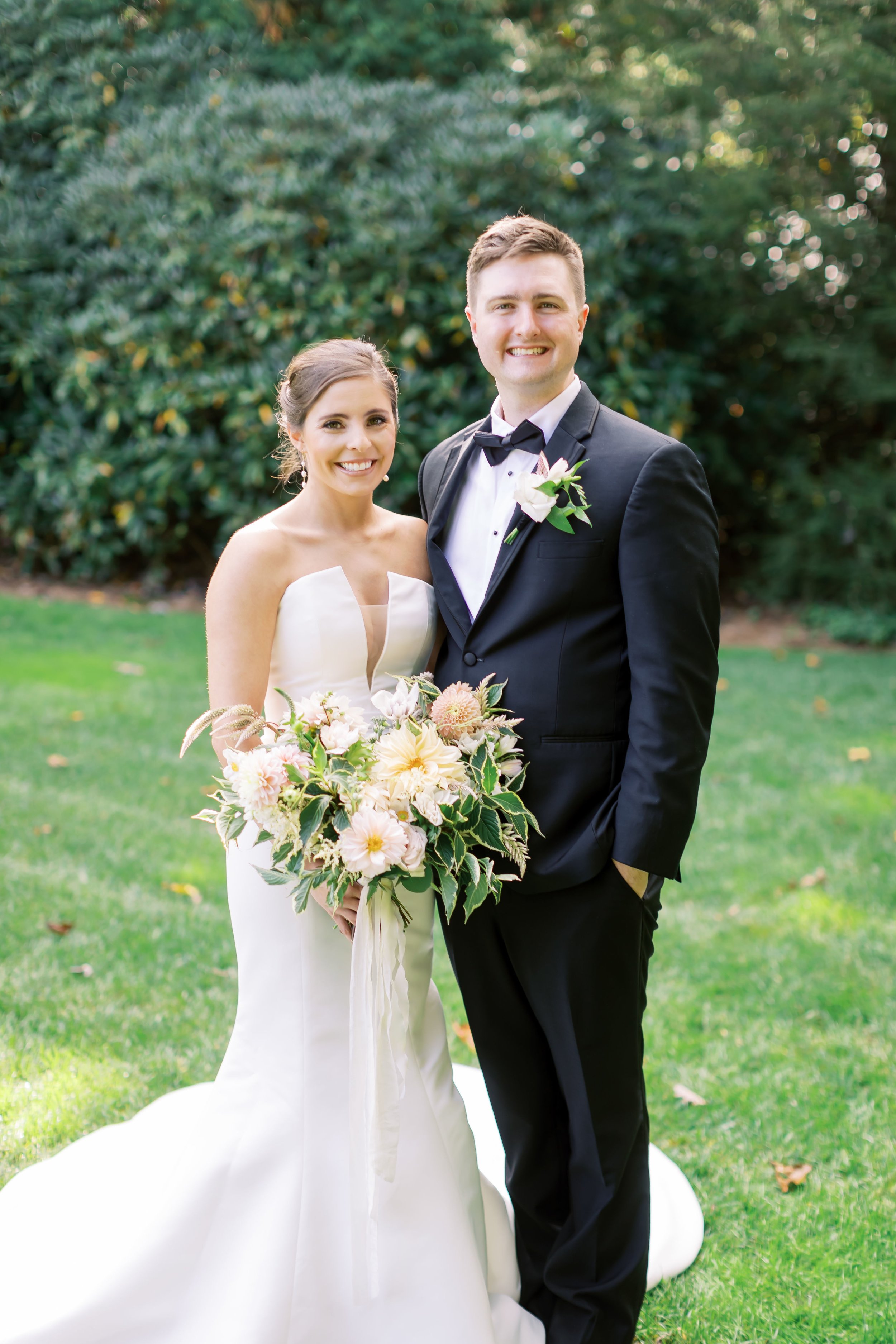 Old Edwards Inn Fall Wedding at Piermont Cottage 