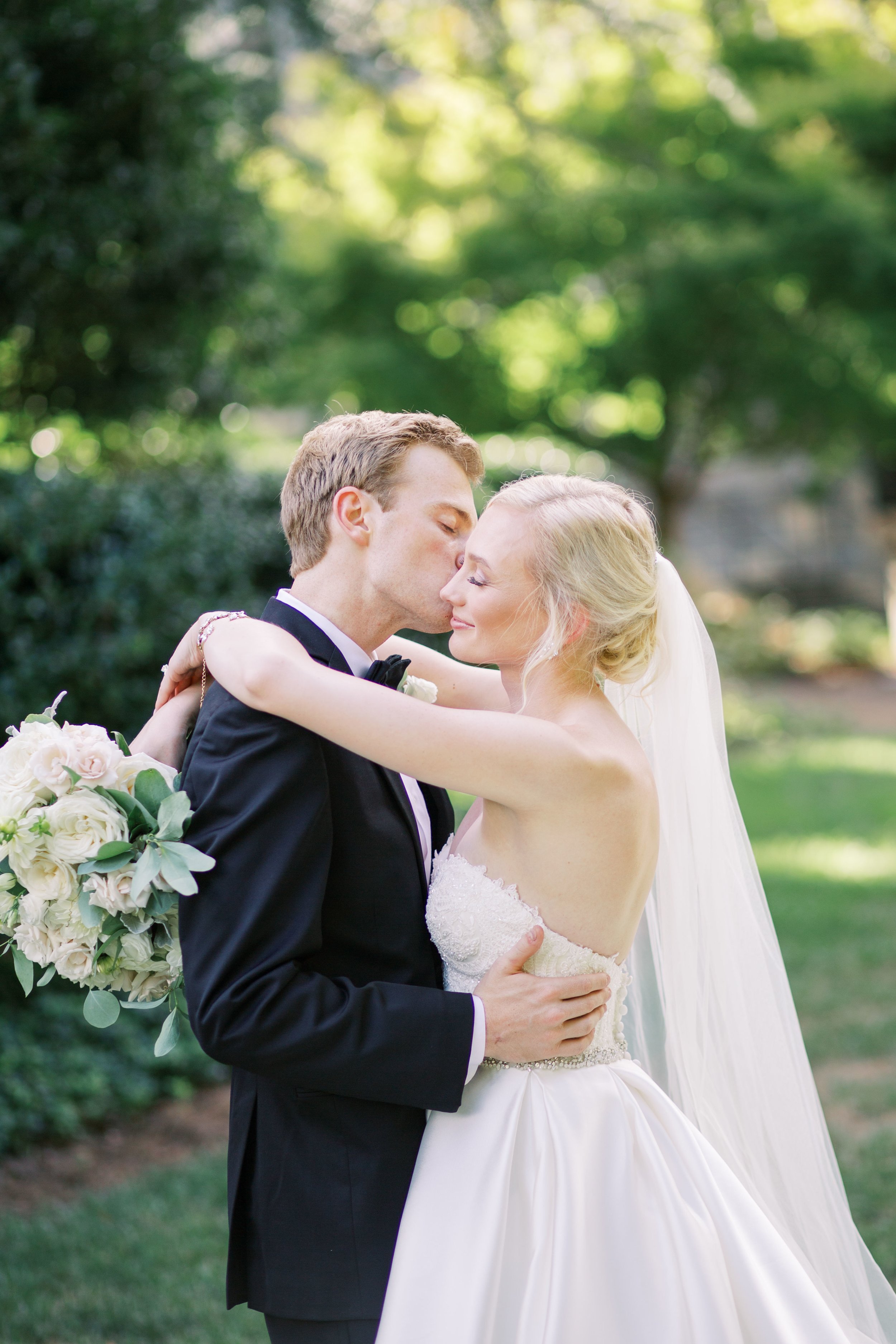 bride and groom photo inspiration