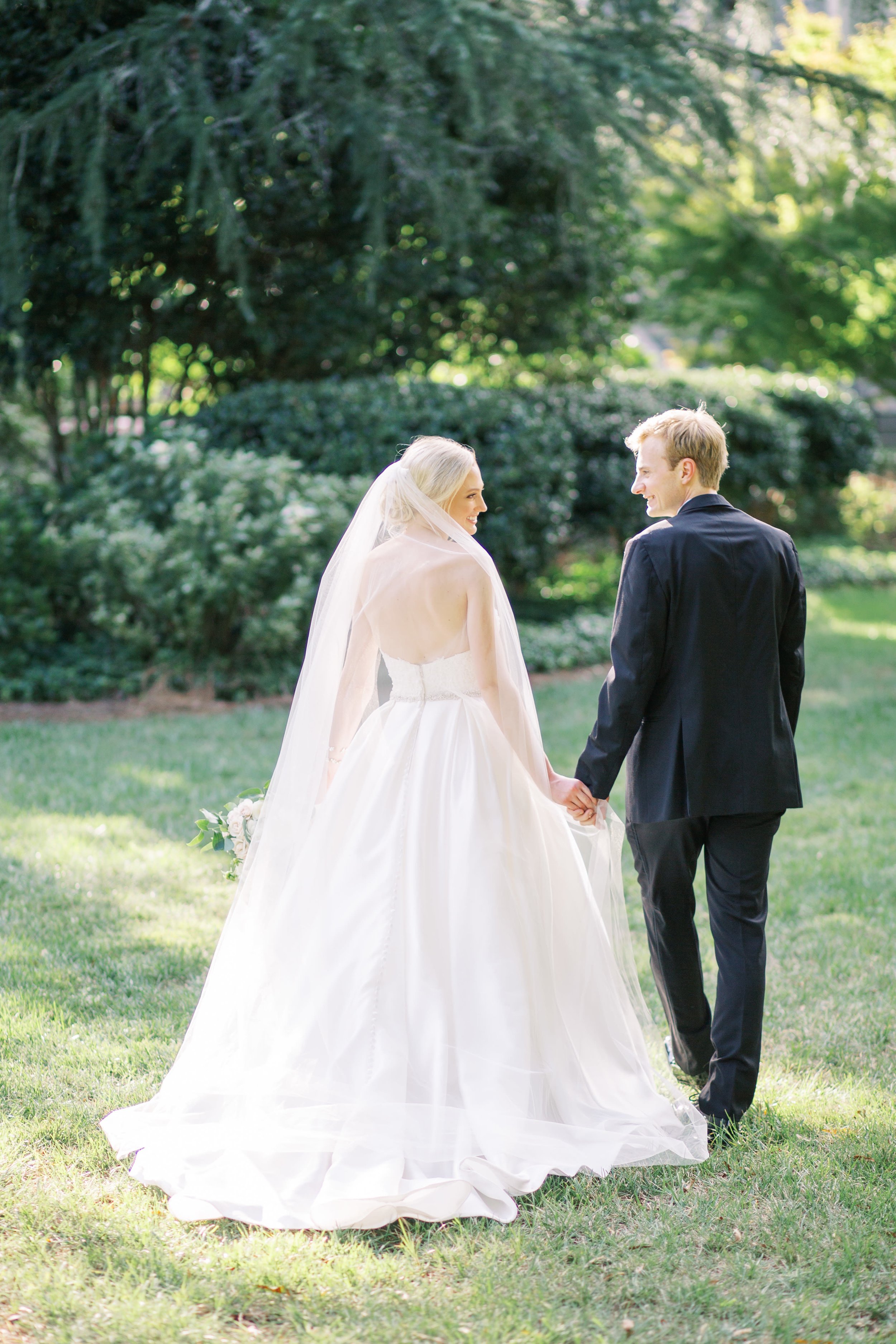 bride and groom wedding photo ideas