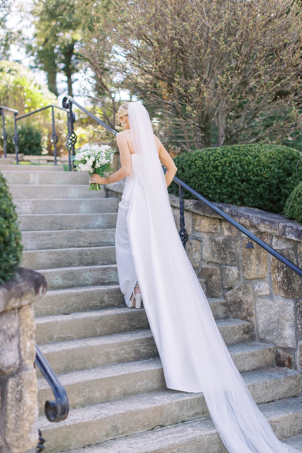 Bride walks to first look location