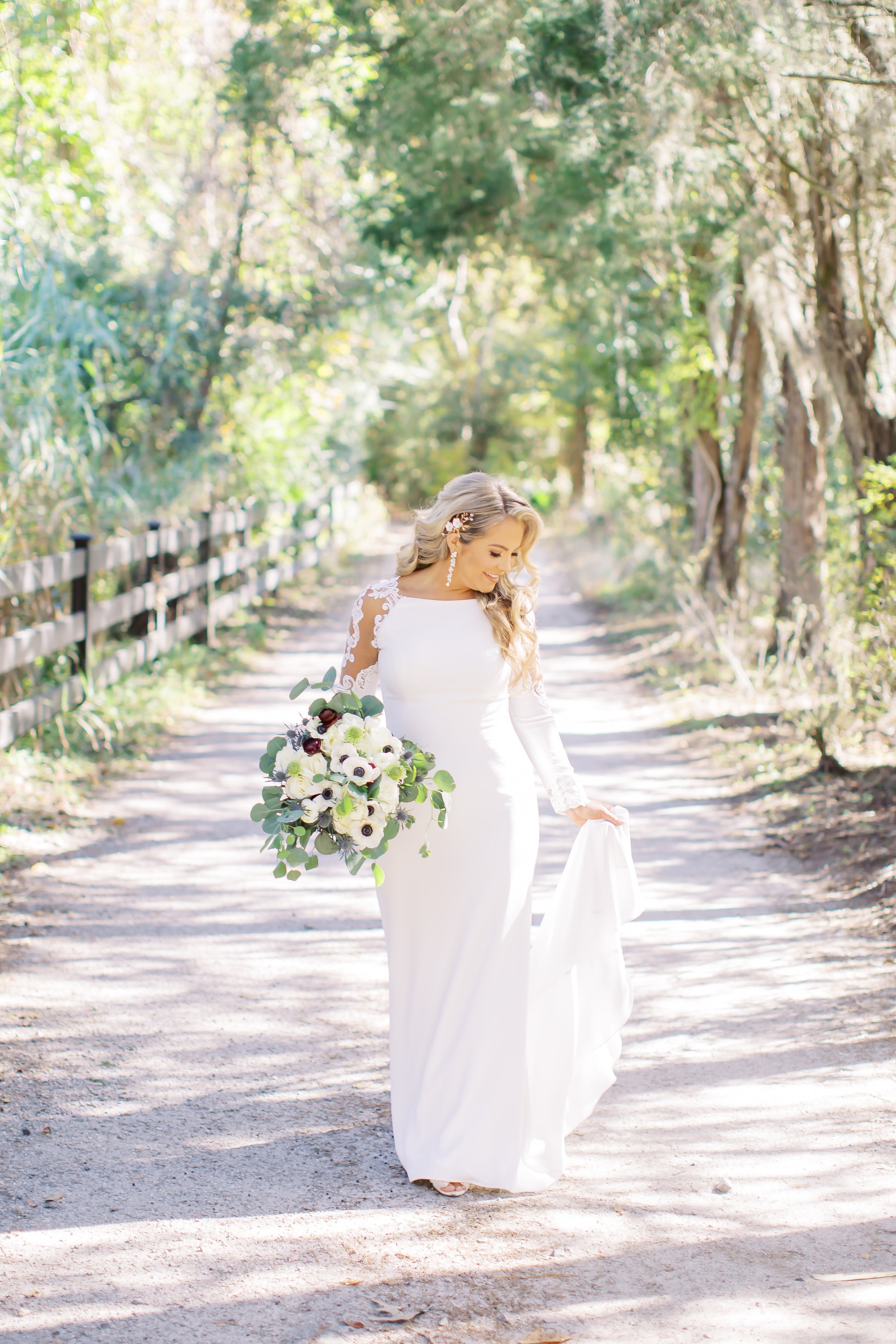 Bridal portrait at Magnolia Plantation