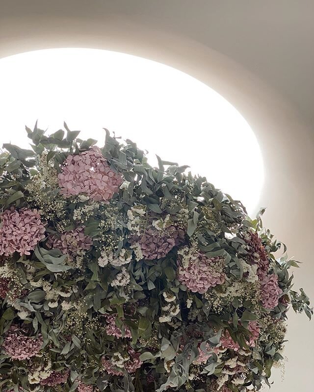 M.M LINEN / Floral arrangement by @mark.antonia.ltd hanging from an illuminated lightbox 🤍 Photo credit @roderique_justin