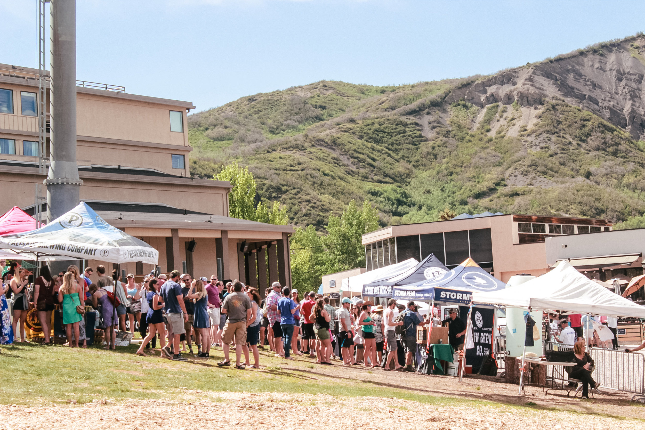 .colorado brewers guild .daniellezimmerer.lifestylephotography.steamboatspringsphotographer.storm peak brewery 