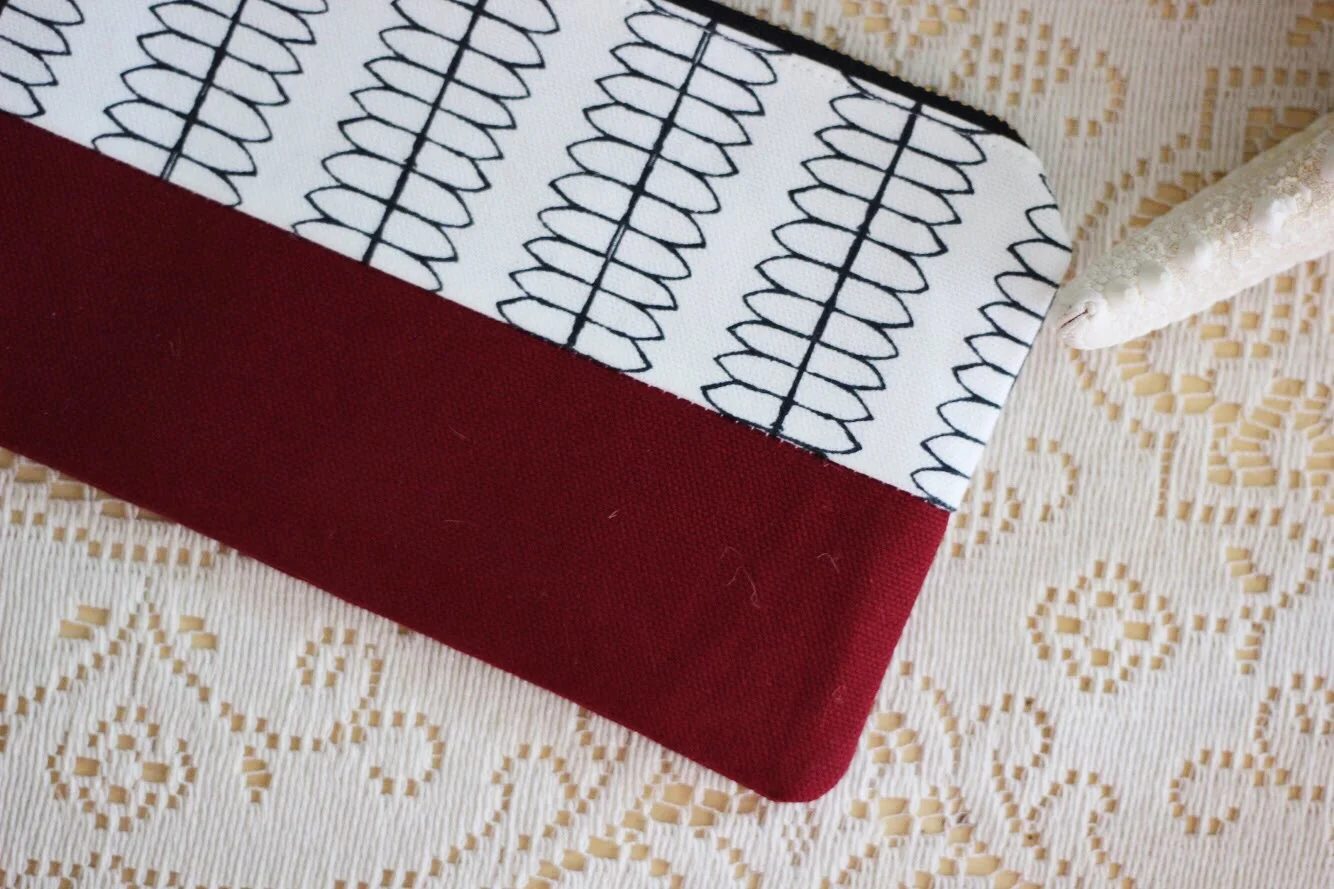 Sketch Color Block Zipper Pouch - Maroon