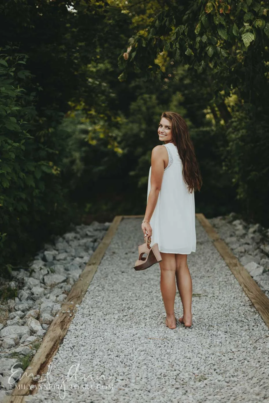 https://images.squarespace-cdn.com/content/v1/550b897ae4b01f5b2b6f2f21/1504660198376-946448CWPI8NHWH3OY2H/gorgeous+outdoors+senior+portraits+at+Pinkerton+park+in+Franklin+tn+by+Emily+Anne+Photo+Art+%28photography%29++going+into+a+creek+Nashville+TN?format=1000w