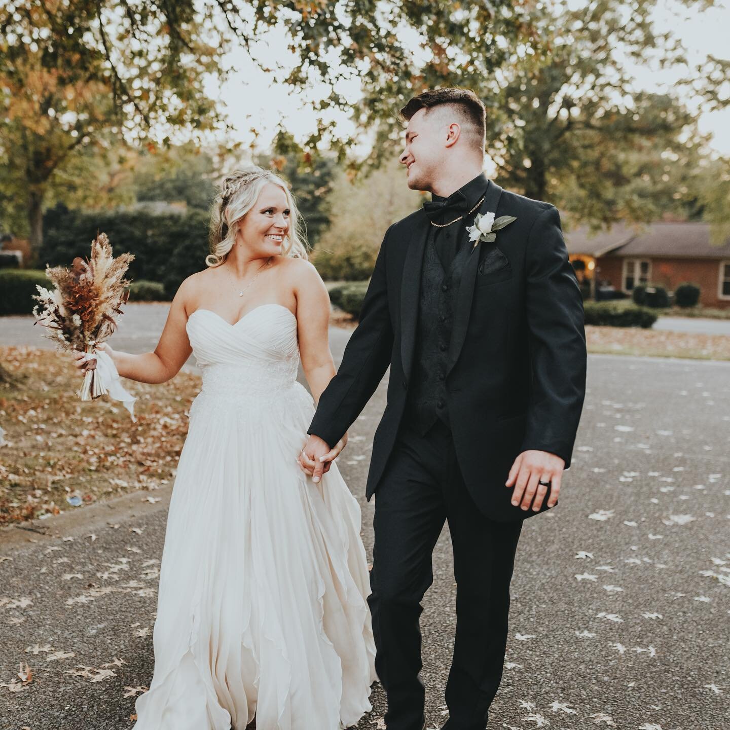 Sneak peek of Hudson &amp; Taylor&rsquo;s beautiful wedding! Congratulations to this amazing couple🤍🎉
#newlywed #justmarried #love
