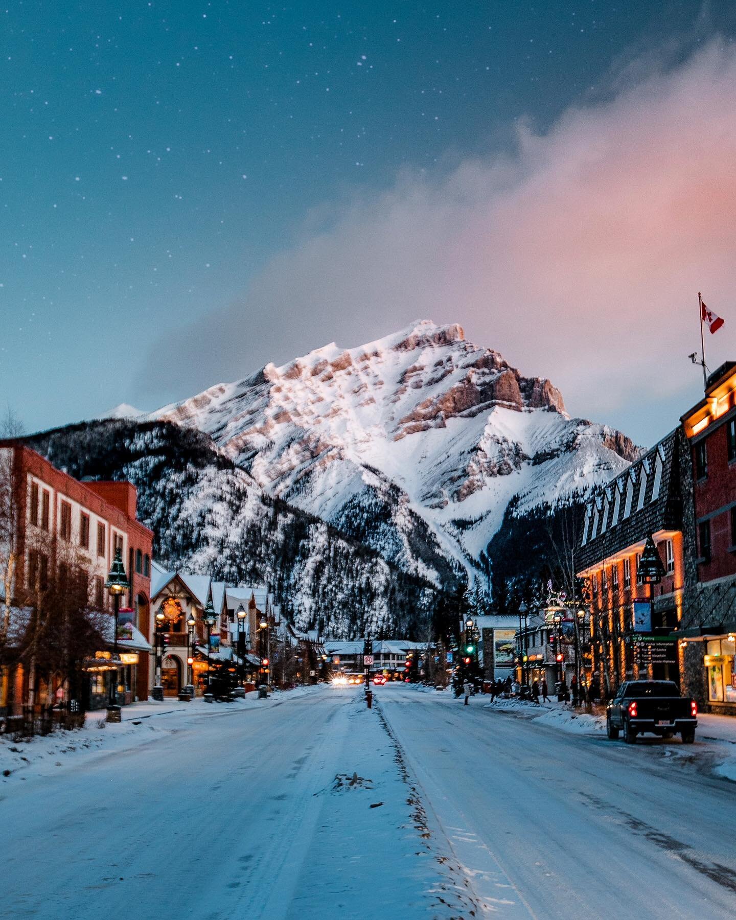 Who&rsquo;s been to #Banff in the winter?  Arguably more beautiful in the summer, minus the blue lakes 👀 #exploreCanada