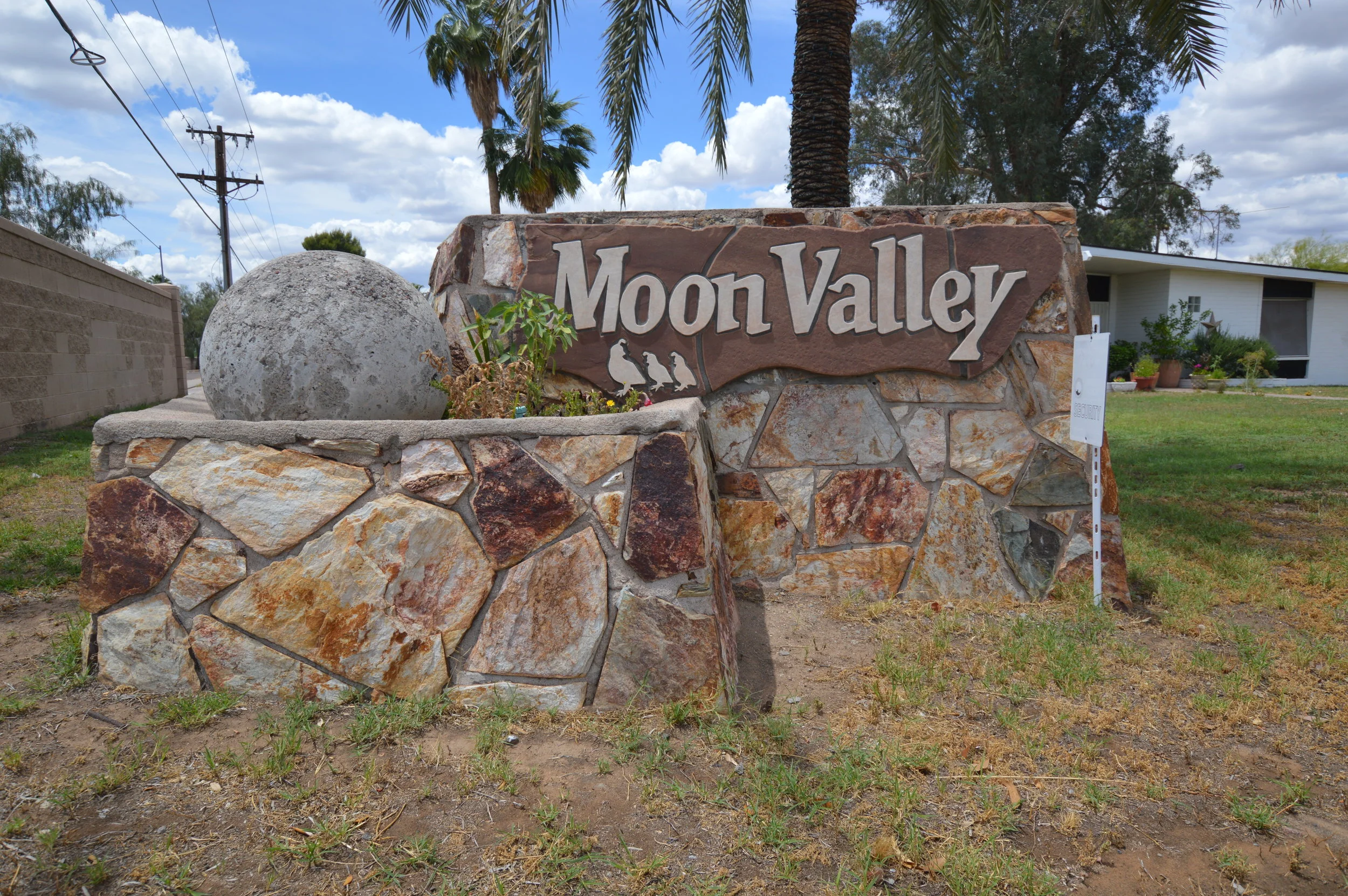 Moon Valley Community Entrance