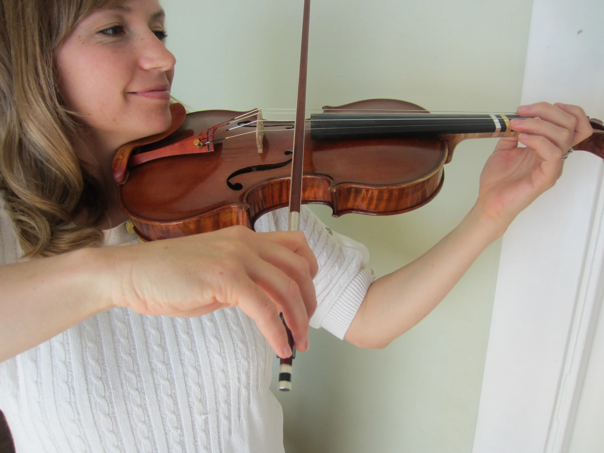  Good Position: naturally aligned left wrist, curved right pinkie on the bow. 