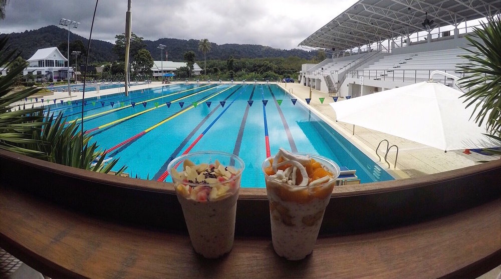  Overnight oats and mango chia seed pudding with a view 