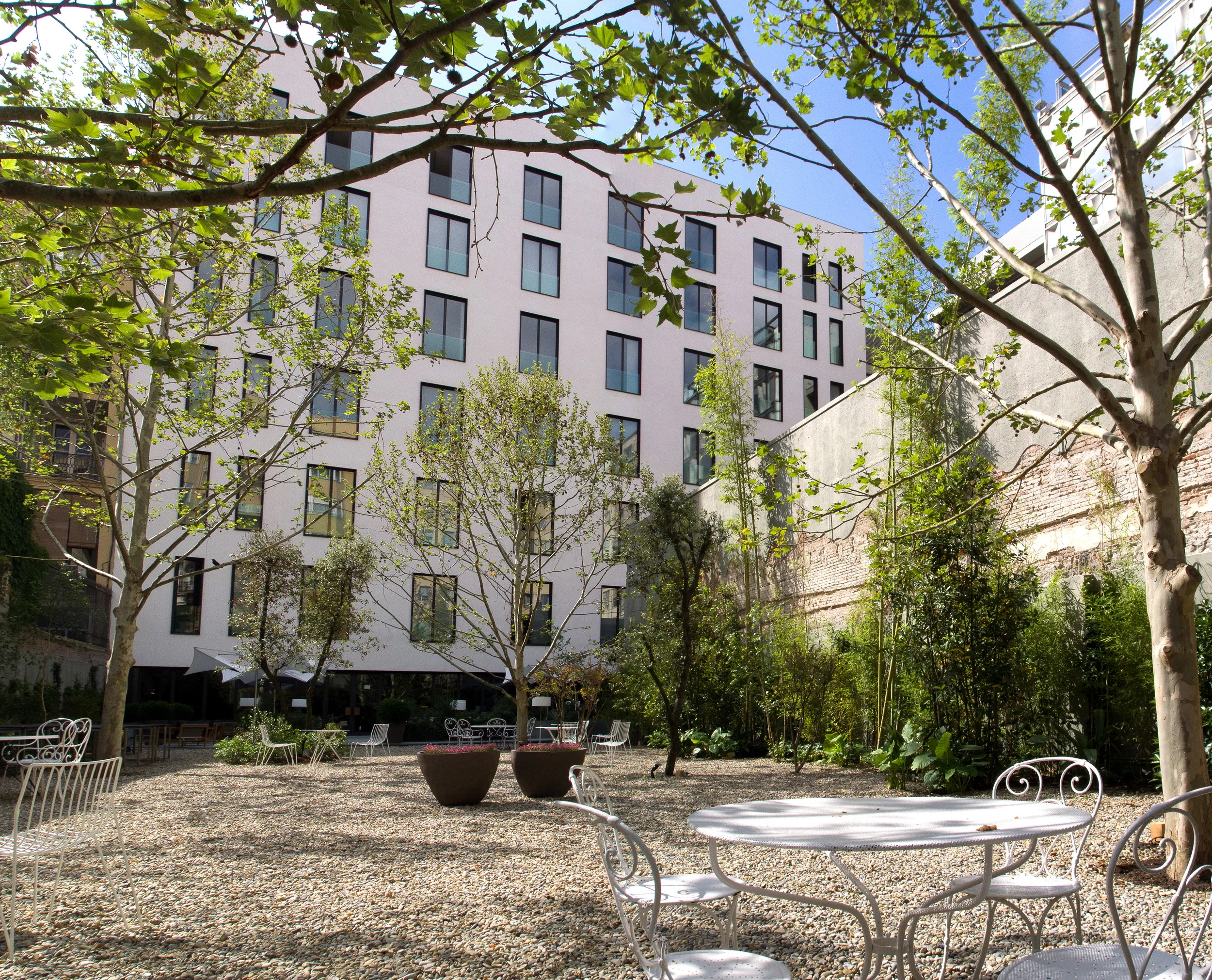 FAÇANA POSTERIOR HOTEL ALMA.jpg