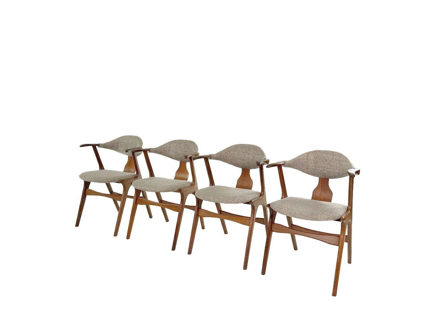 Set van 4 vintage koehoornstoelen van Louis van Teeffelen in De Ploeg stof – schuin zijaanzicht rechts