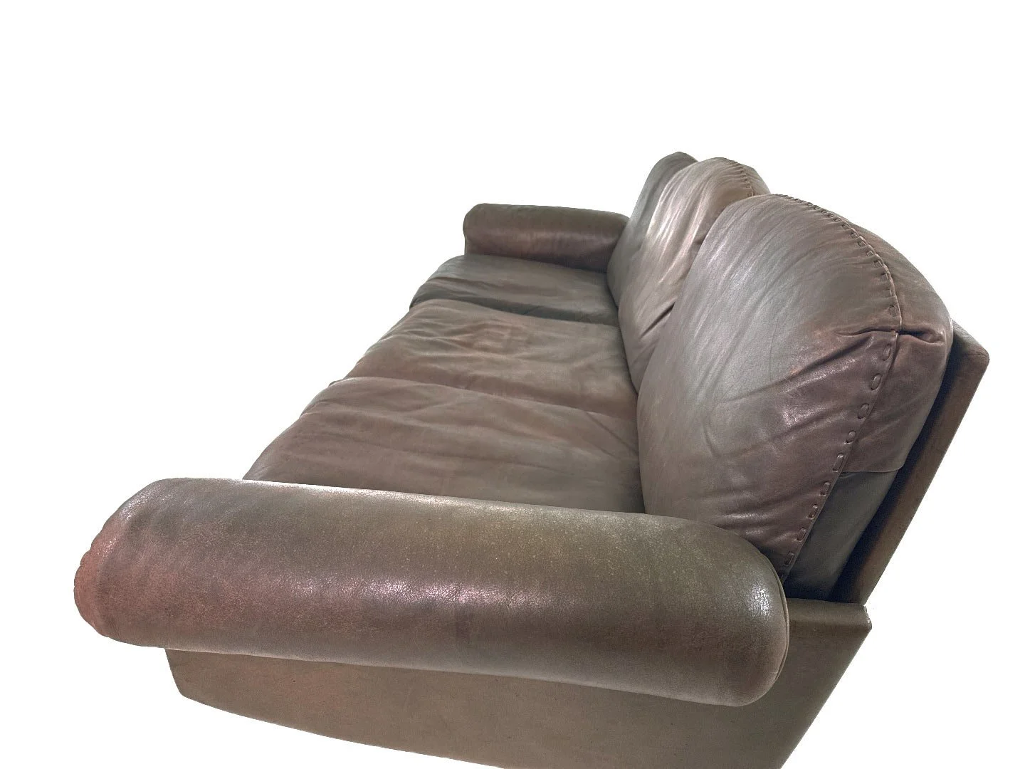 Vintage De Sede DS-31 driezits bank in bruin leer – close-up rechter zijaanzicht armleuning