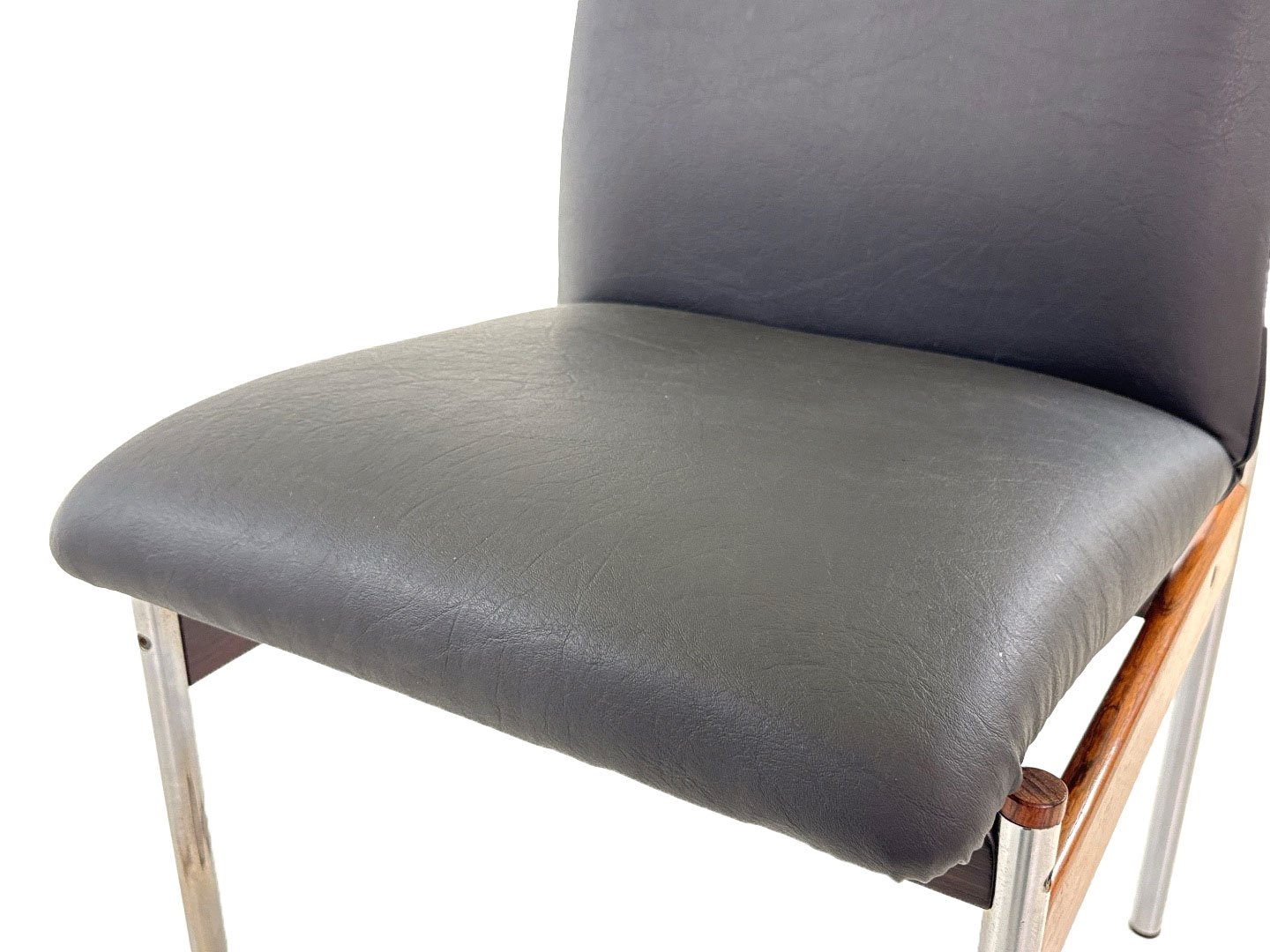 st4-24-6-vintage-eetkamerstoelen-van-C.Denekamp-voor-Thereca-(11).jpg