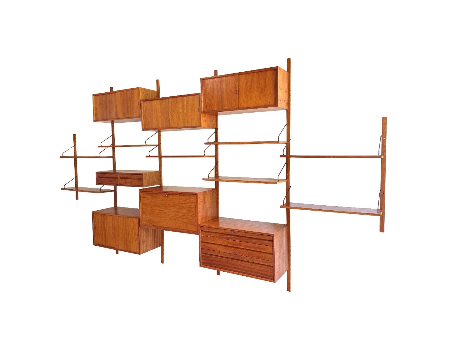 Vintage Royal System wandmeubel van Poul Cadovius in teak – schuin zijaanzicht rechts