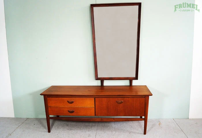ka32-17-side-table-louis-van-teeffelen-voor-webe.jpg