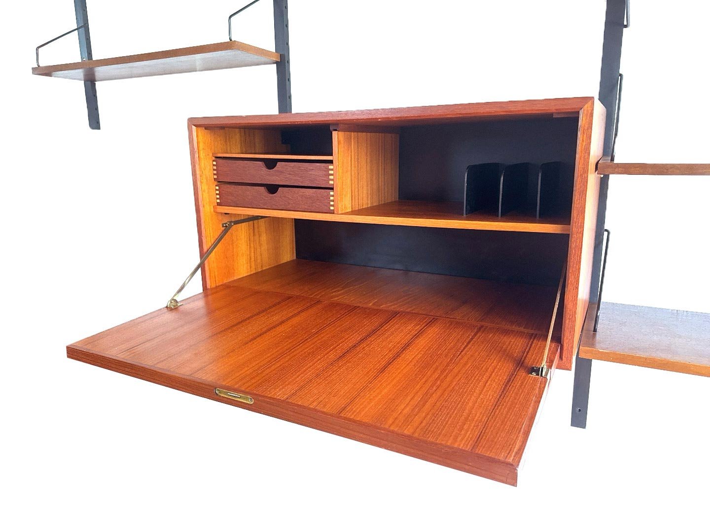 Poul Cadovius vintage wandsysteem Royal System in teak – close-up secretaire met klep open