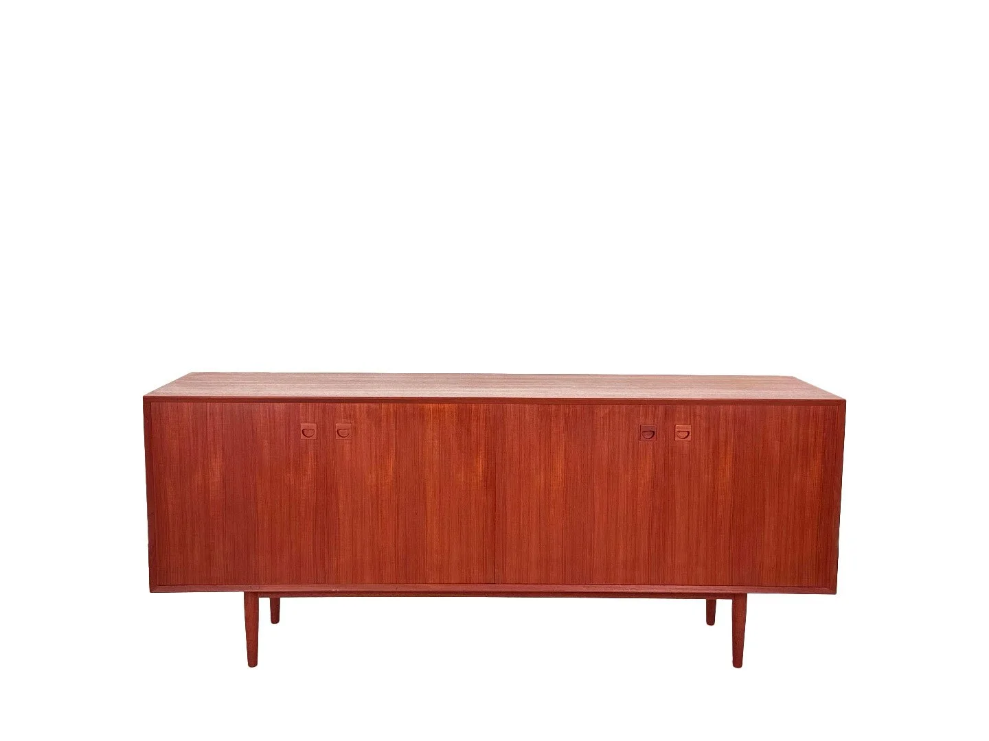 Deens mid century dressoir van Erik Bouer voor Brouer in teak – totaalbeeld jaren 60 design