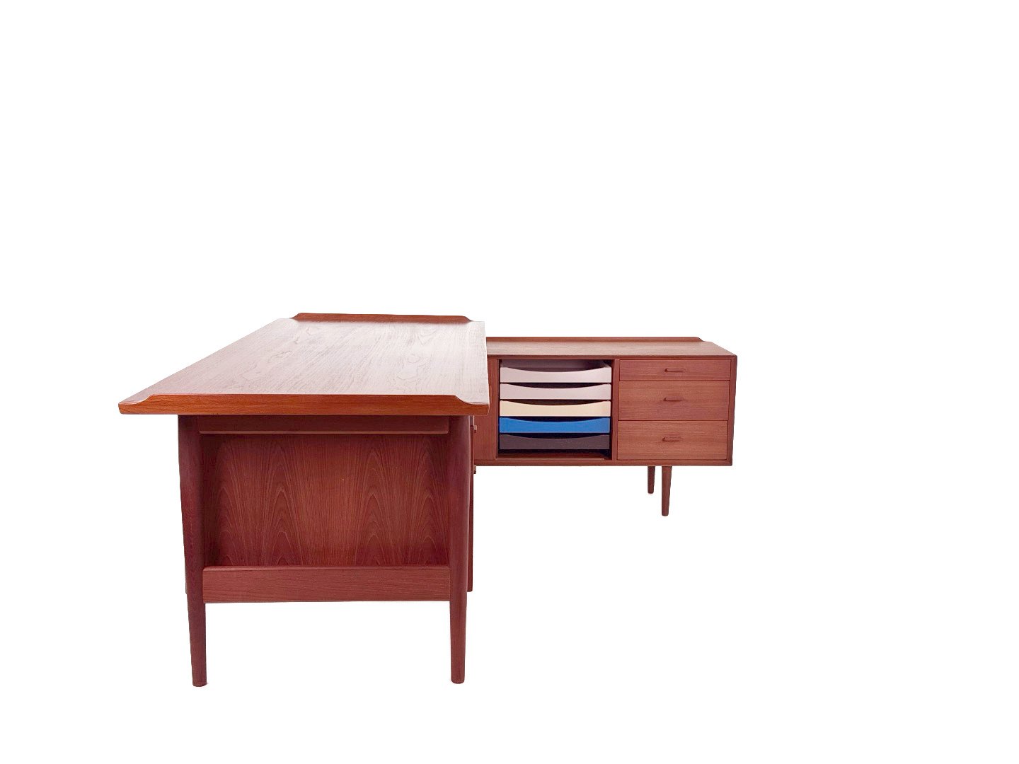 Arne Vodder Model 209 bureau voor Sibast in hout – rechterzijaanzicht Scandinavisch design