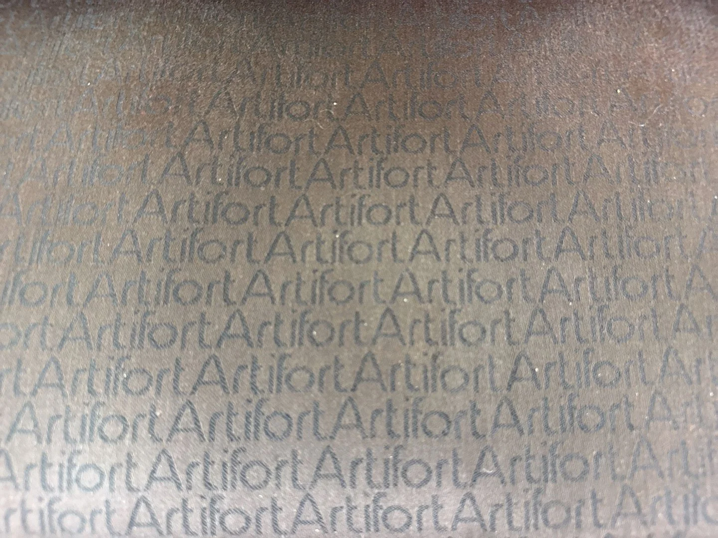 Vintage Artifort bank van Geoffrey Harcourt – close-up Artifort label onder zitting