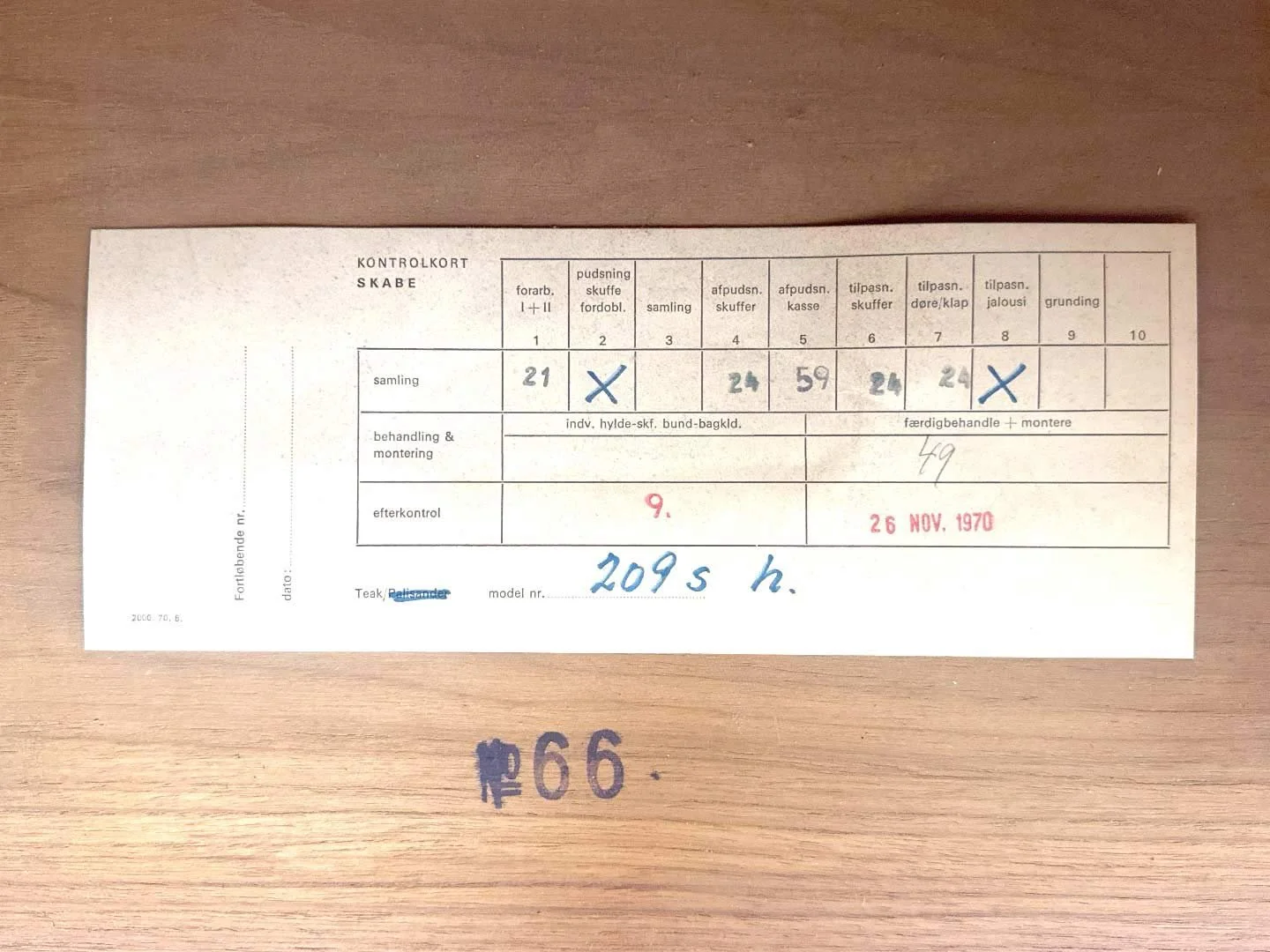 Arne Vodder Model 209 bureau voor Sibast in hout – close-up originele Sibast werkplaats controlekaart