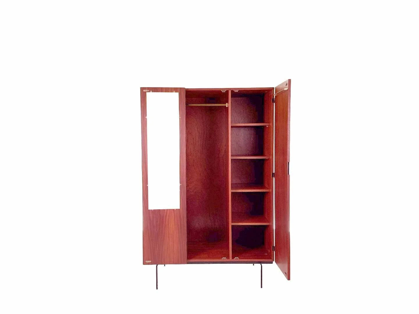 Vintage kledingkast KU10 van Cees Braakman voor Pastoe in teak – twee deuren geopend met zicht op spiegel en een deel van het  interieur