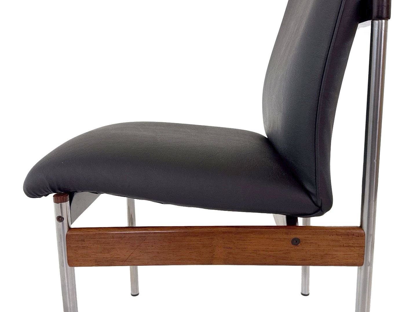 st4-24-6-vintage-eetkamerstoelen-van-C.Denekamp-voor-Thereca-(9).jpg