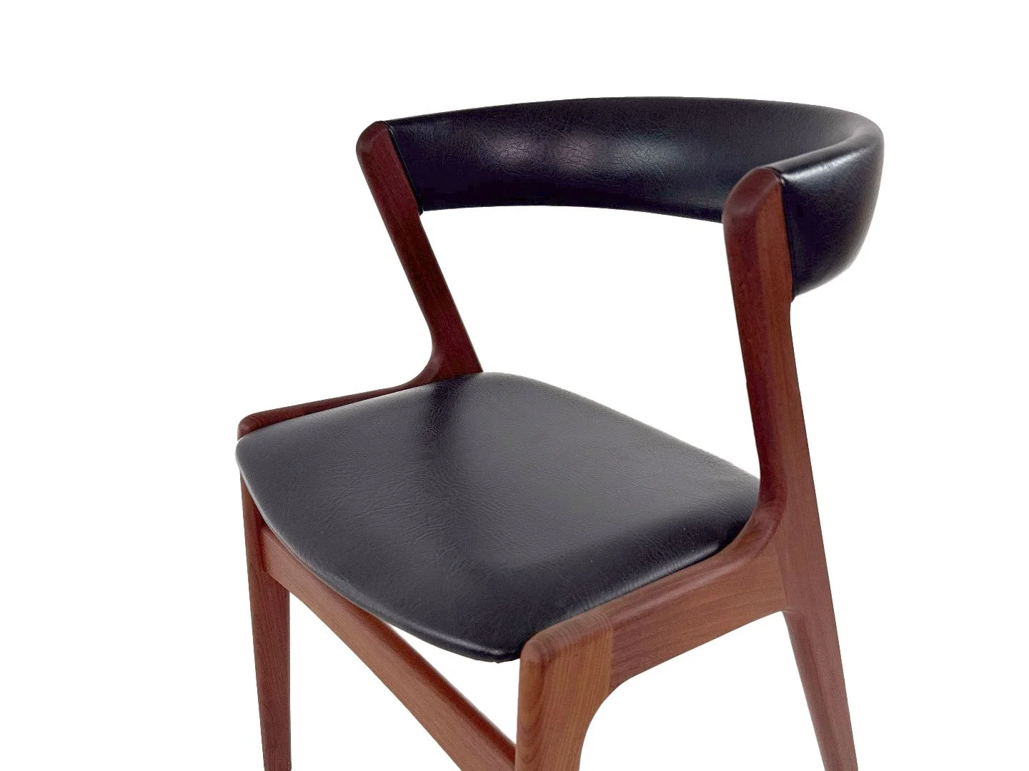 Vintage Deense design stoel model 68 'Fire' van Anderstrup Møbelfabrik in teakhout – close-up van zitting en verbinding