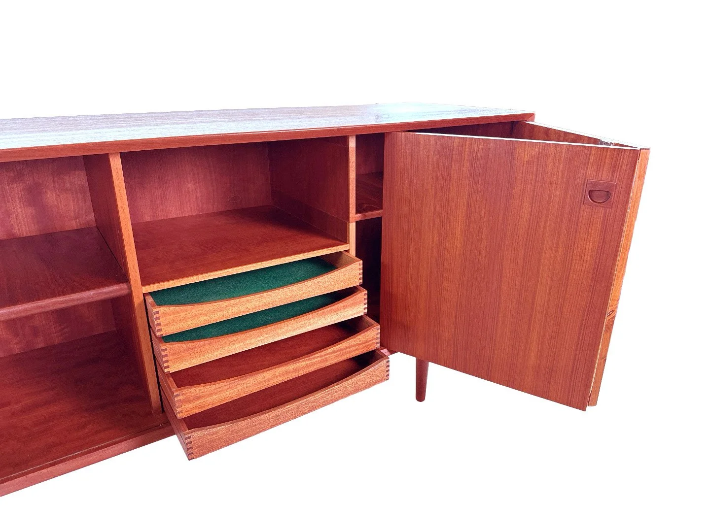 Mid century dressoir Brouer – close-up open lades rechts en schuifklap deur